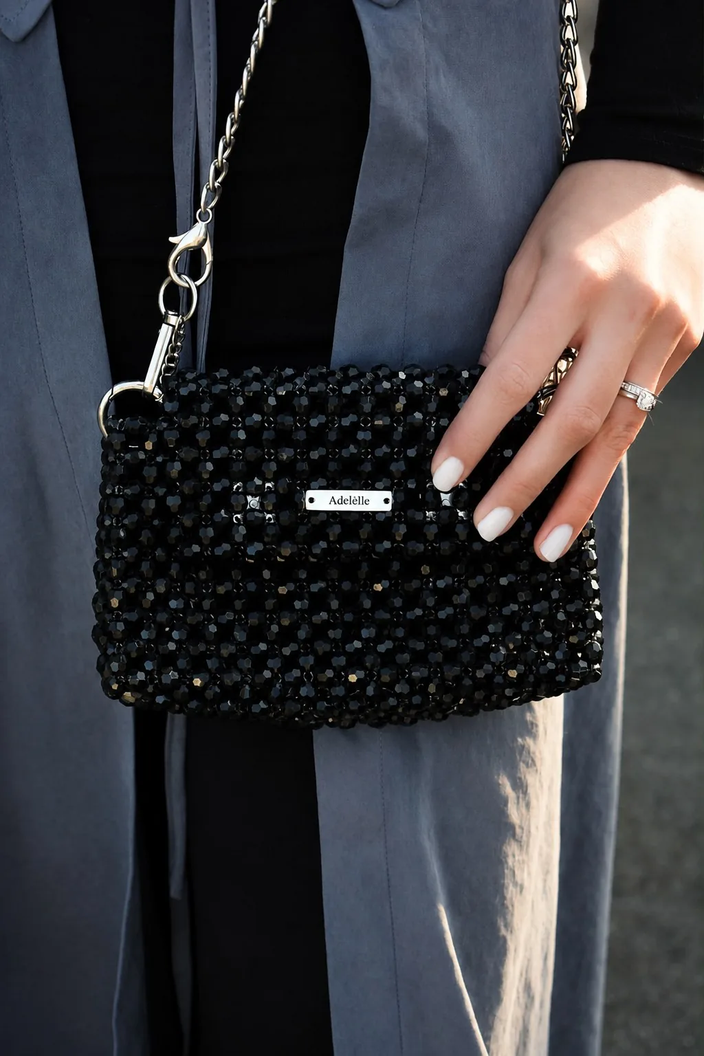 Bolso Classic llevado a mano